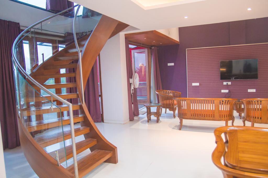 Gulmohar - Luxurious Penthouse Family Rooms Kolhapur Exterior photo